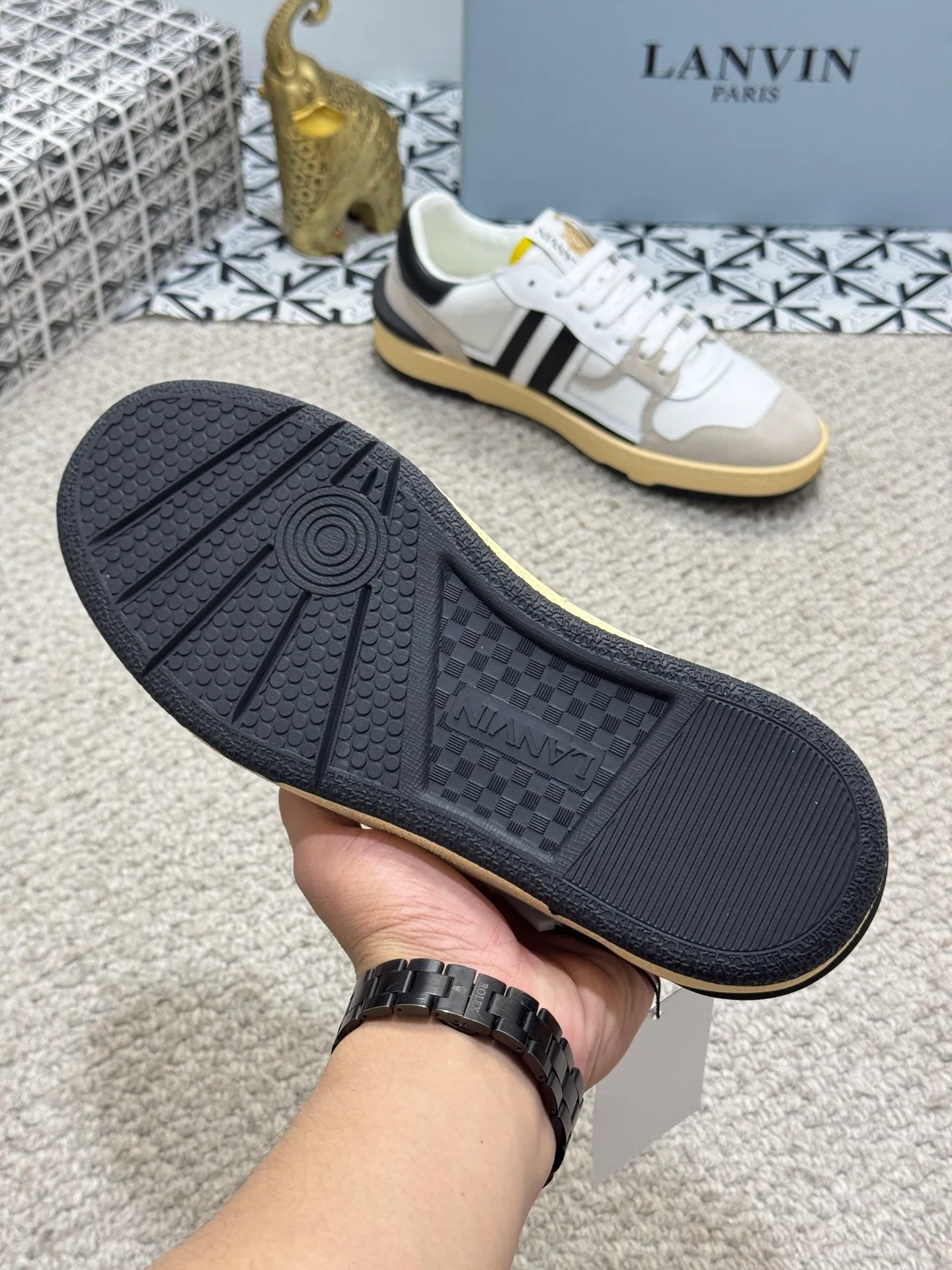 Men's men's shoes 💰520 [New style] 🦈🦈lanvin #LANVIN spring and summer series new colors ❤️‍🔥The latest lace-up fashionable casual Forrest Gump running shoes~bumpr high-quality couple 👫 series!! The latest trendy products of the season. Many bloggers have planted grass and purchased the original molds for customization. The uppers are nubuck leather. They are very versatile, fashionable and casual, and are comfortable to wear on the feet. Recommended! The original molds have clear logo rubber bottoms, which are non-slip and wear-resistant. Size: Female 36~40 Male 38-44 (45 customized
